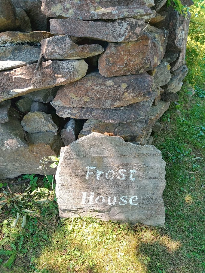 Sign from the driveway: Frost House